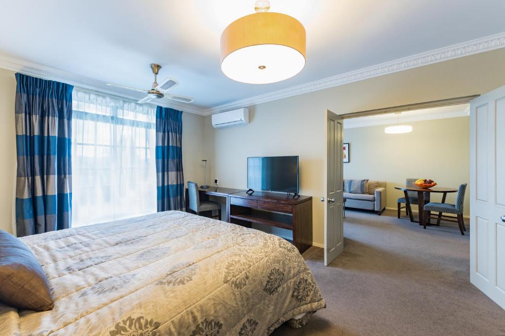 TV a/nebo společenská místnost v ubytování Distinction Hotel Rotorua