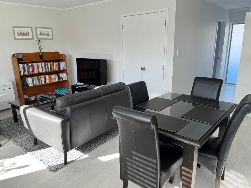 TV a/nebo společenská místnost v ubytování Rotorua Central Hosted B&B
