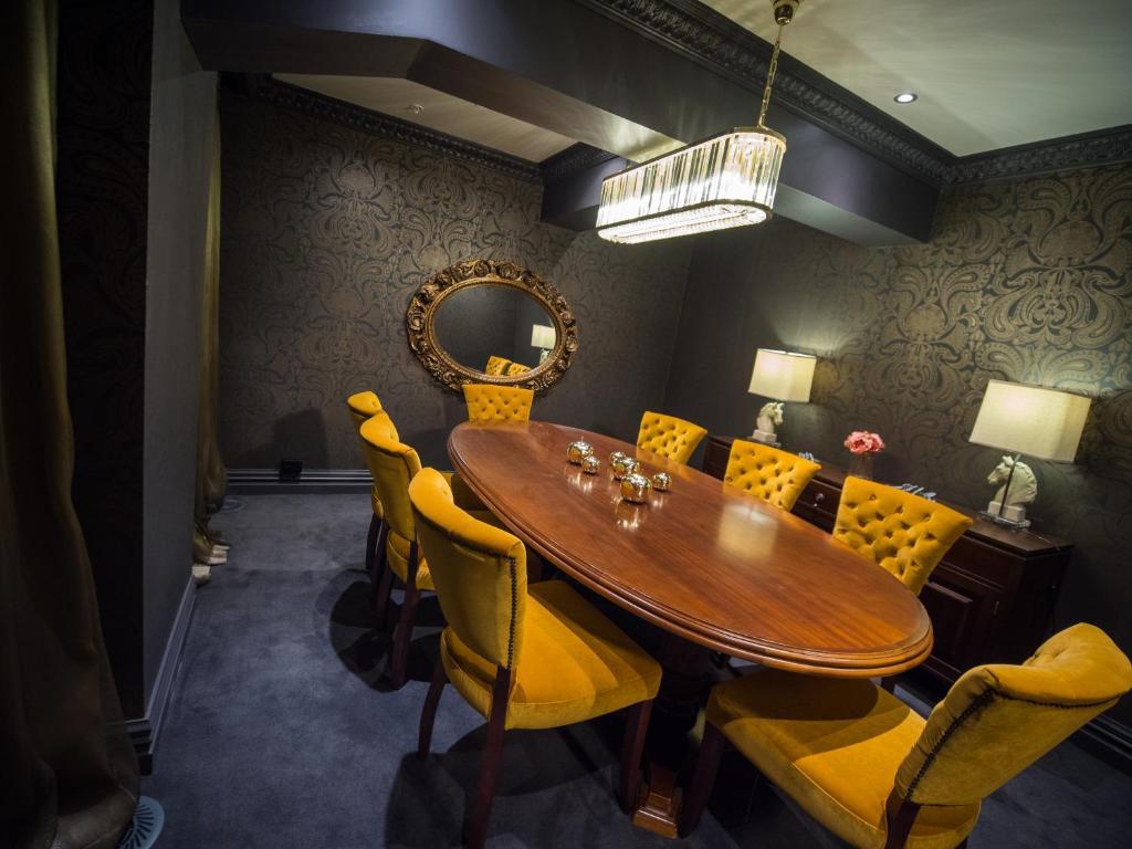 Posezení v ubytování Distinction Dunedin Hotel