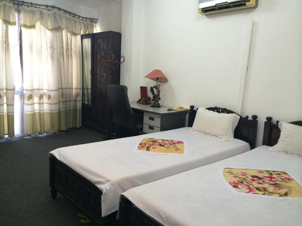 Giường trong phòng chung tại Ngoc Linh Hotel