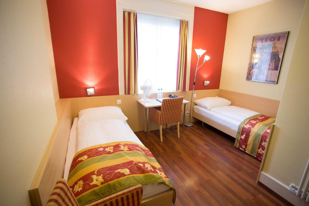 Postel nebo postele na pokoji v ubytování Hotel De la Paix