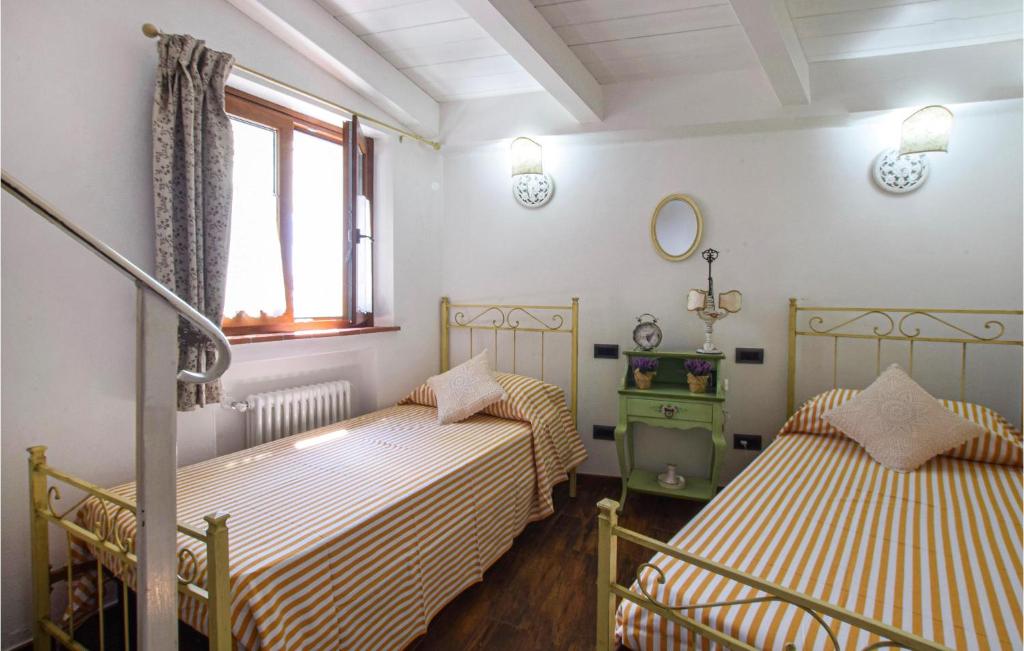 Posteľ alebo postele v izbe v ubytovaní Gorgeous Home In Greppolungo
