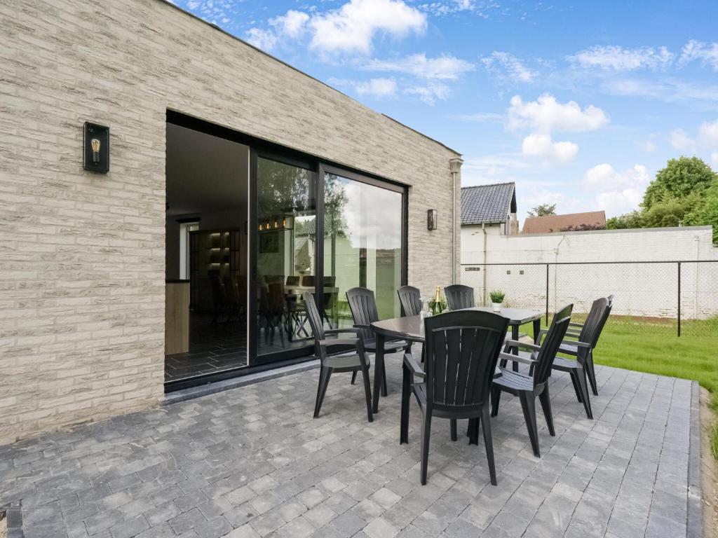 Patio nebo venkovní prostory v ubytování Holiday Home in Ronse Flemish Ardennes