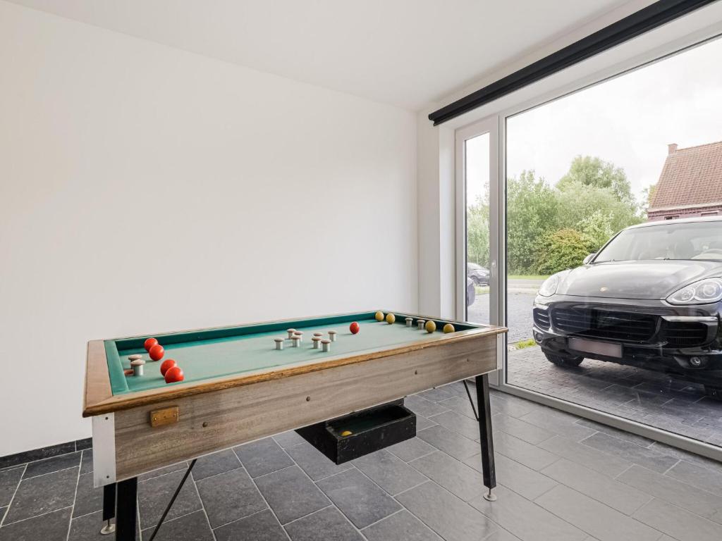Biliár nebo kulečník v ubytování Holiday Home in Ronse Flemish Ardennes