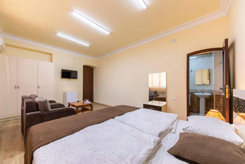 Tatev Hotel and Tours - Deluxe Double Room