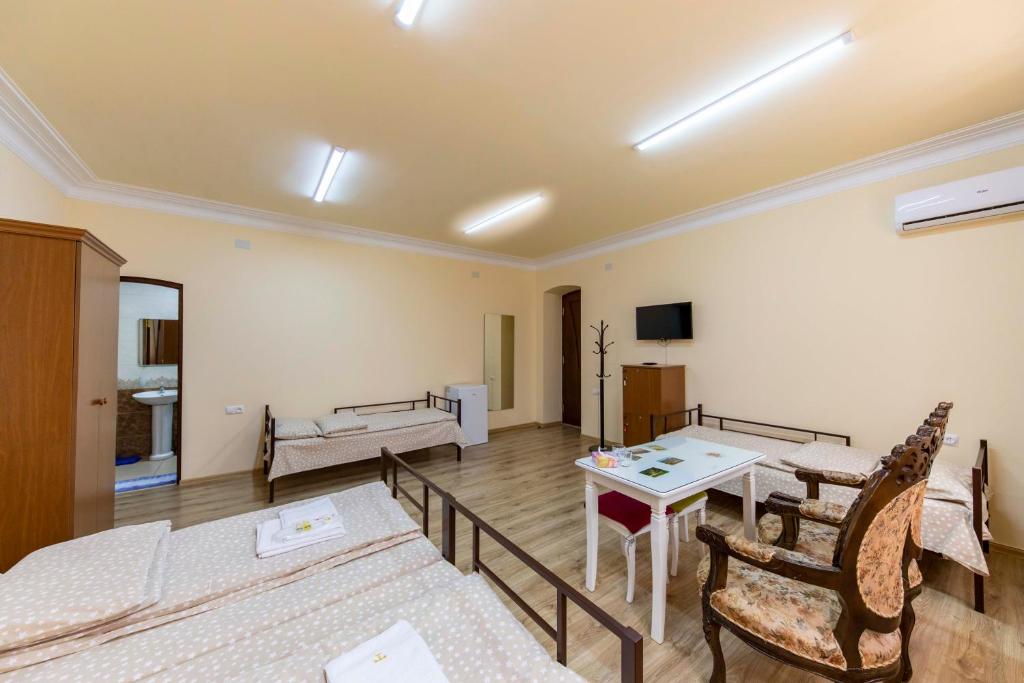 Tatev Hotel and Tours - Deluxe Quadruple Room