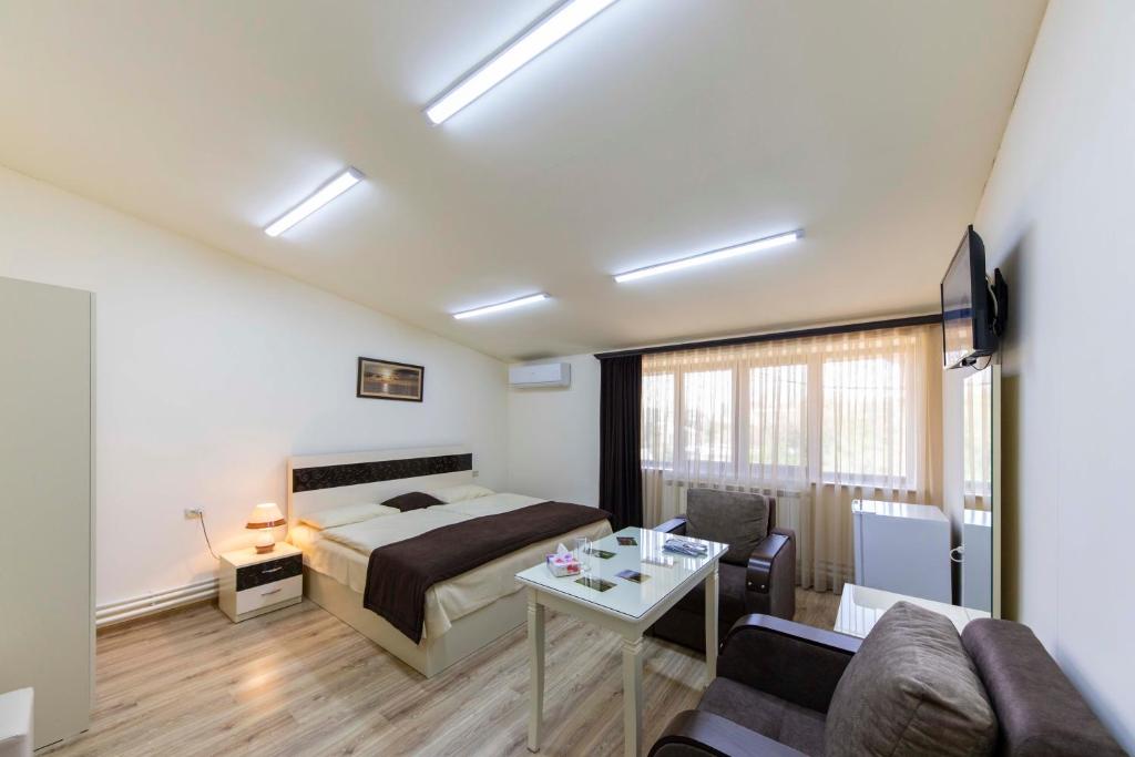 Tatev Hotel and Tours - Suite With City View