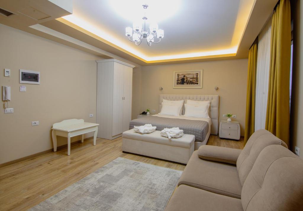 Postel nebo postele na pokoji v ubytování Christi's Hotel Borova