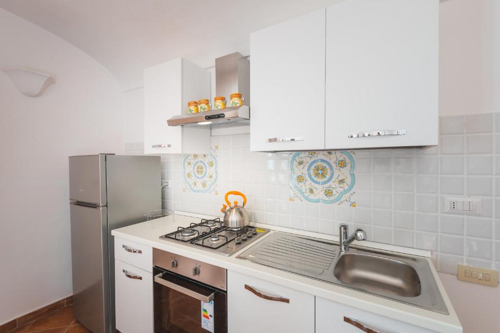 A kitchen or kitchenette at Casale Ianus - Country house with Panoramic View
