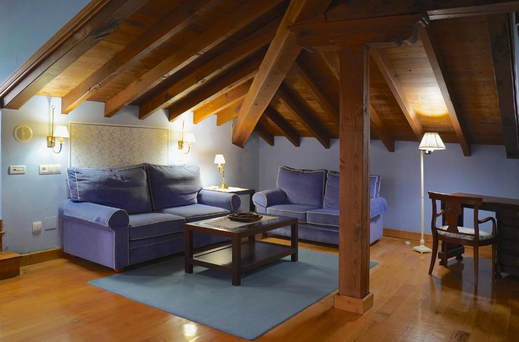 A seating area at Hotel Valle De Arco