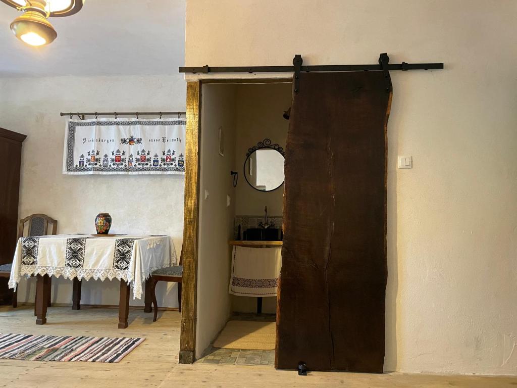 Fotografie z fotogalerie ubytování Saschiz 175 GuestHouse v destinaci Saschiz