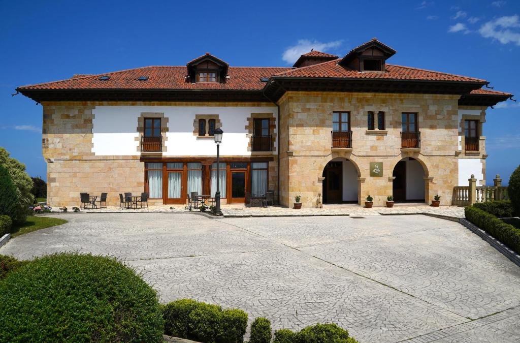 The building in which a szállodákat is located