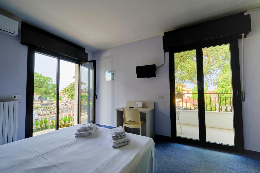 Postel nebo postele na pokoji v ubytování HOTEL VITTORIA