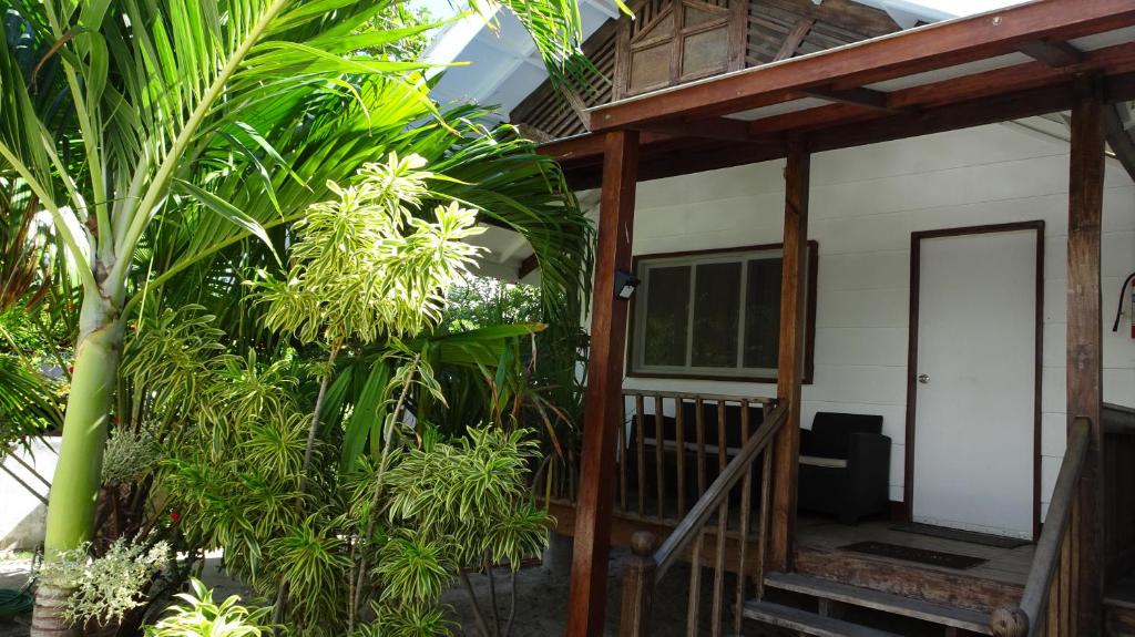 Un jardín fuera de Threshershack Inn