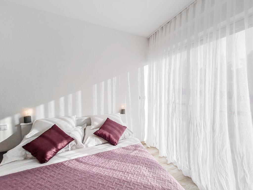 Posteľ alebo postele v izbe v ubytovaní Rosemarie Beach Suites Zadar