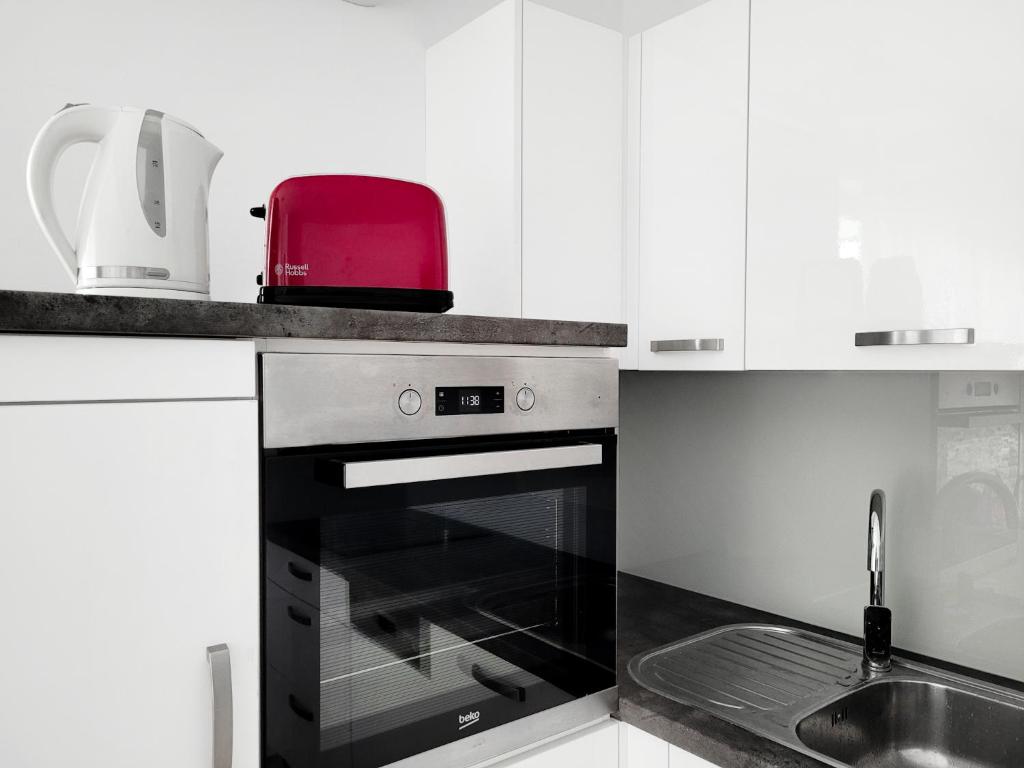 Kuchyňa alebo kuchynka v ubytovaní Rosemarie Beach Suites Zadar