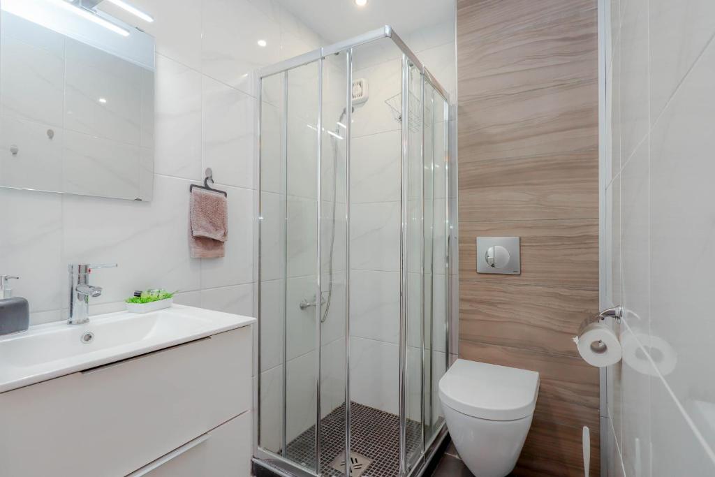 Kúpeľňa v ubytovaní Calma Luxury Apartments #2 Sozopoli in Halkidiki