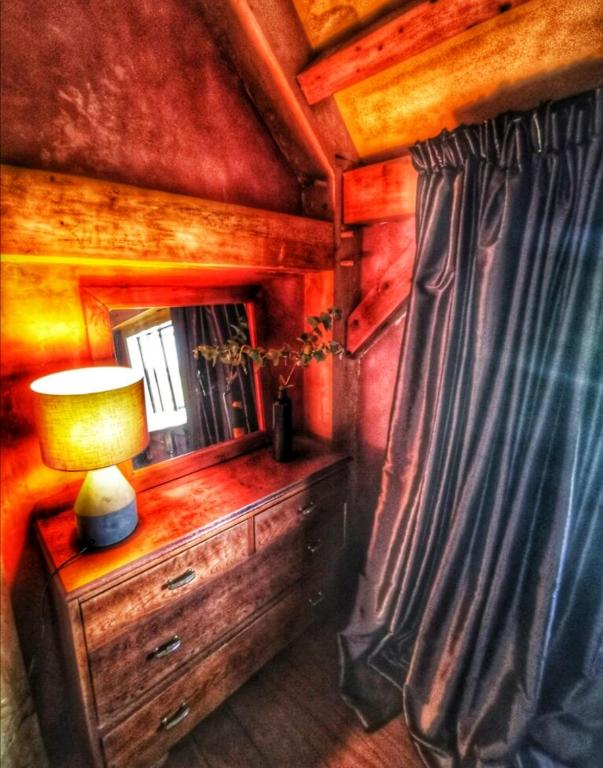 Postel nebo postele na pokoji v ubytování housewithnonails