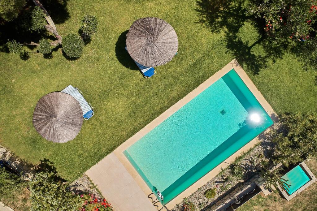 Bazén v ubytovaní Gerakas Stone House Villa alebo v jeho blízkosti