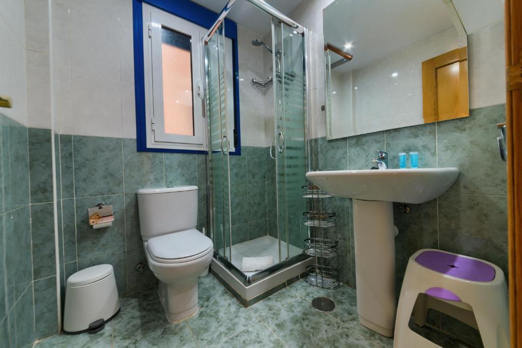 Łazienka w obiekcie Holidays2Malaga Ayala 450 mts from beach & Terrace