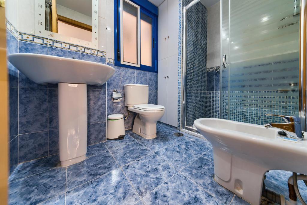 Łazienka w obiekcie Holidays2Malaga Ayala 450 mts from beach & Terrace