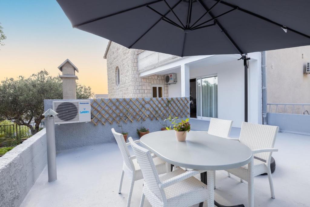 Balkón nebo terasa v ubytování Family apartments - Guesthouse Vranješ