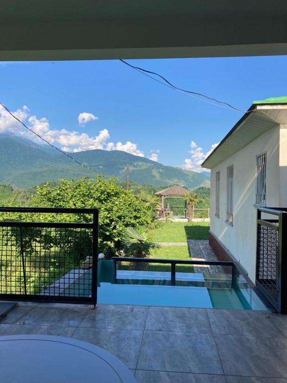 Vista general d'una muntanya o vistes d'una muntanya des de l'hostal o pensió