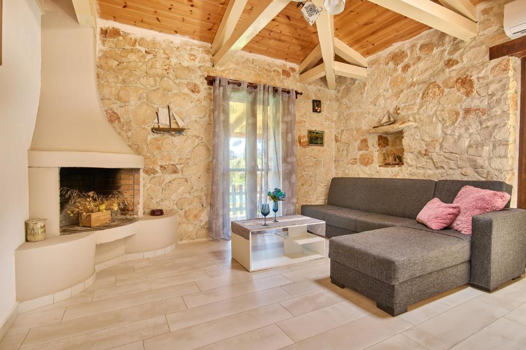 Posedenie v ubytovaní Gerakas Stone House Villa