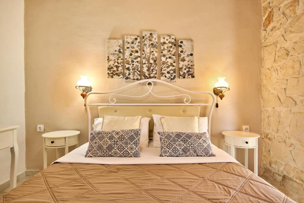Posteľ alebo postele v izbe v ubytovaní Gerakas Stone House Villa