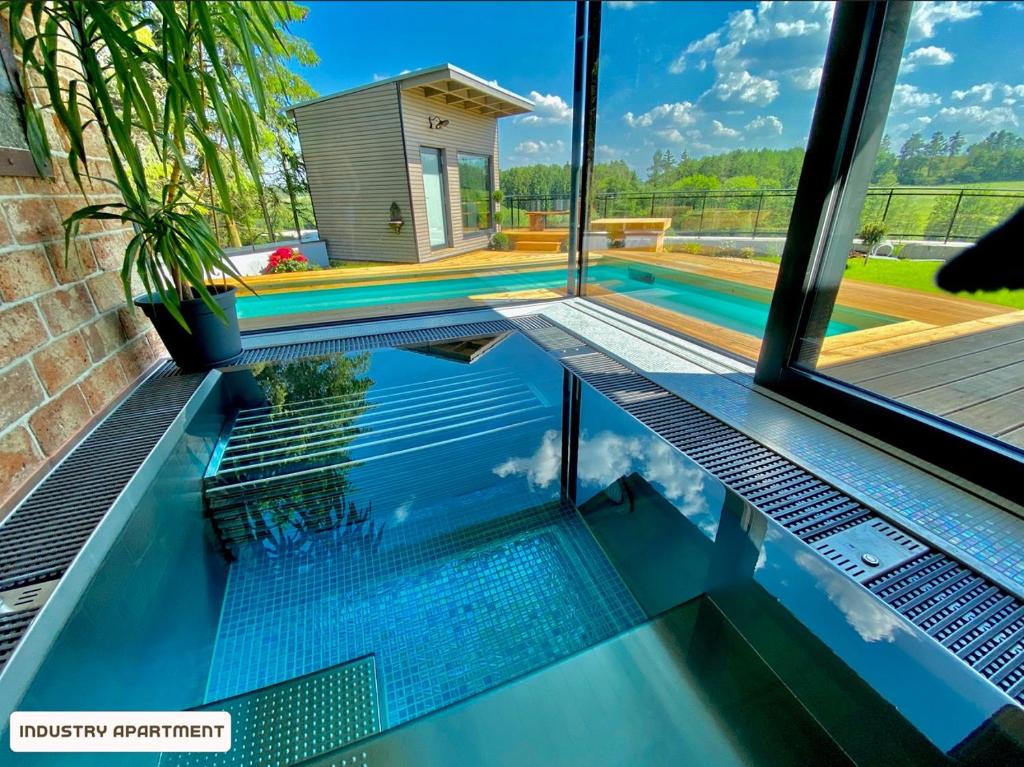 Bazén v ubytování You and Me Apartments nebo v jeho okolí