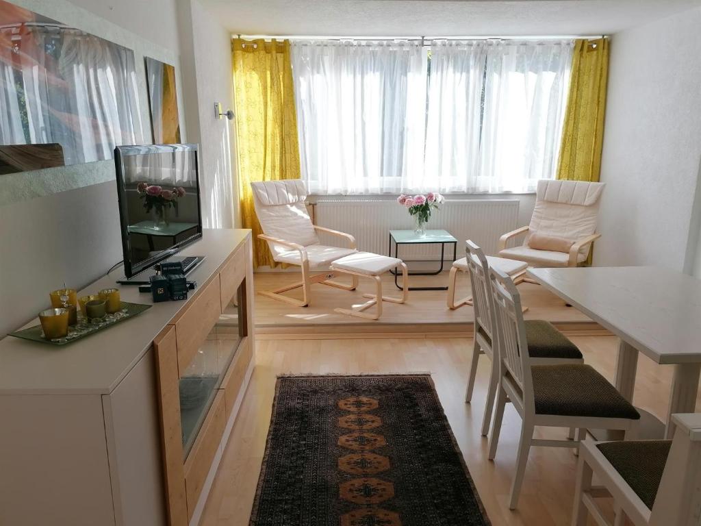 A seating area at Ferienwohnung Seestraße