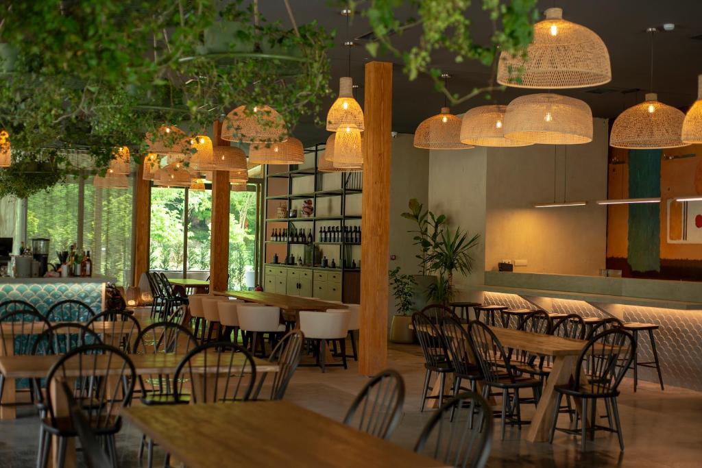 Restaurace v ubytování Lopota Lake Resort & Spa