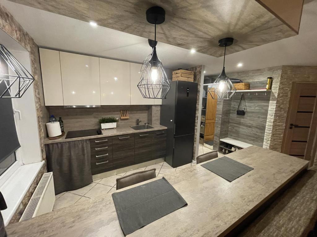 Virtuvė arba virtuvėlė apgyvendinimo įstaigoje Dzivoklis ar saunu