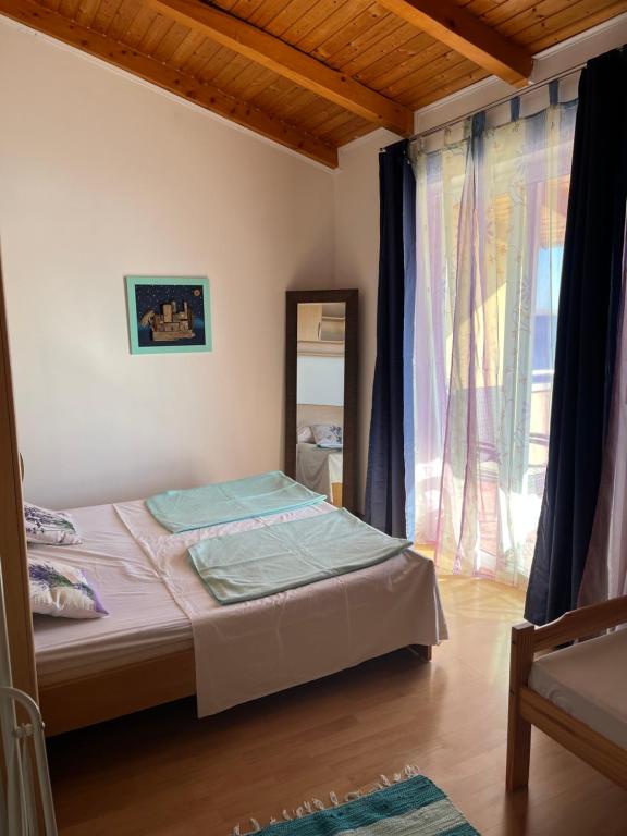 Posteľ alebo postele v izbe v ubytovaní Apartmani Lisak Ugrina