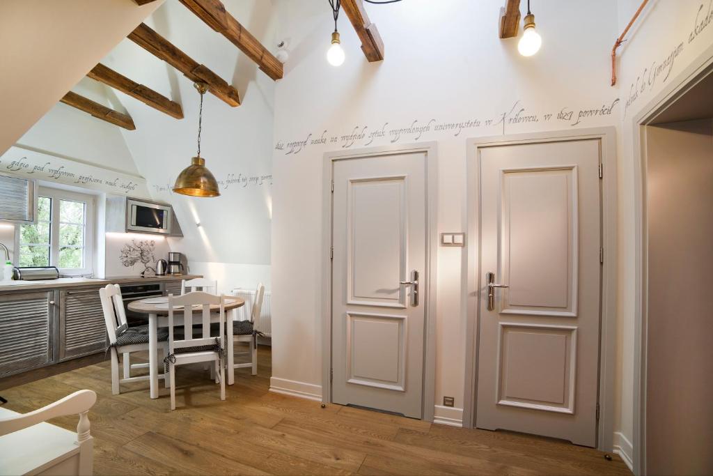 Patio Apartments - Old Town - 10