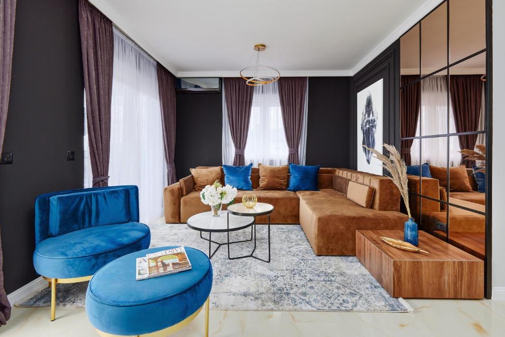 Kotor Rooftop Apartments tesisinde bir oturma alanı