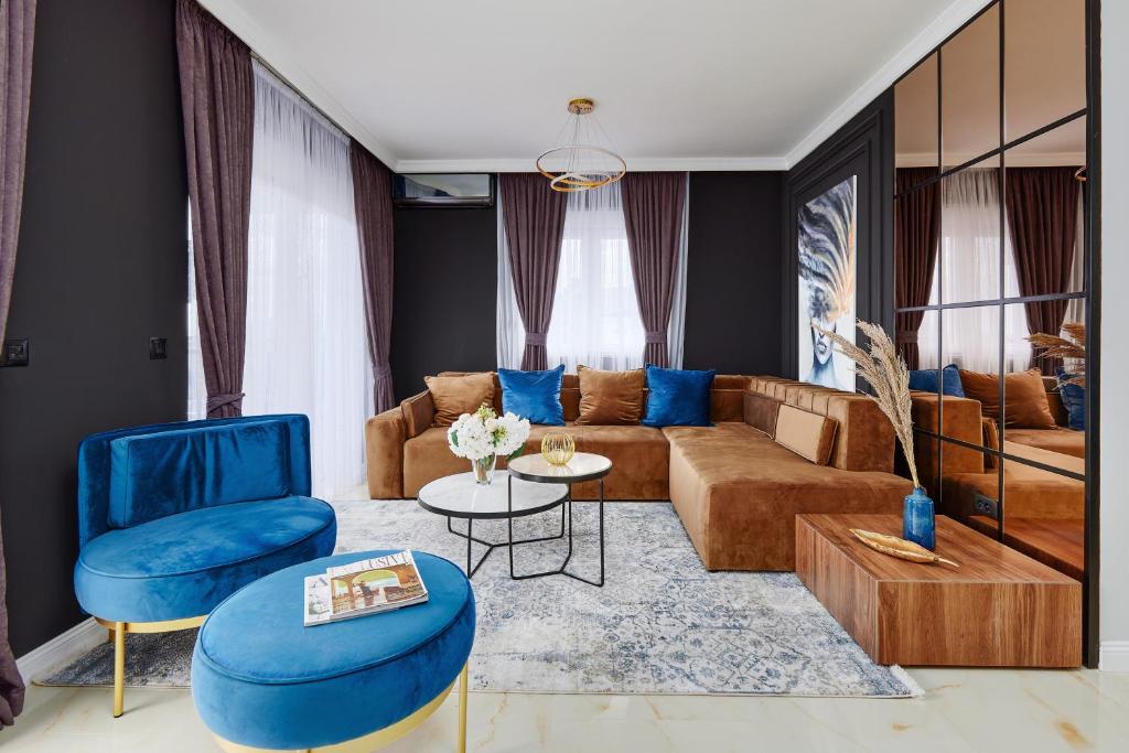 Kotor Rooftop Apartments tesisinde bir oturma alanı