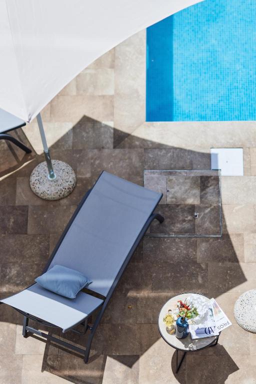 Kotor Rooftop Apartments tesisinde veya buraya yakın yüzme havuzu