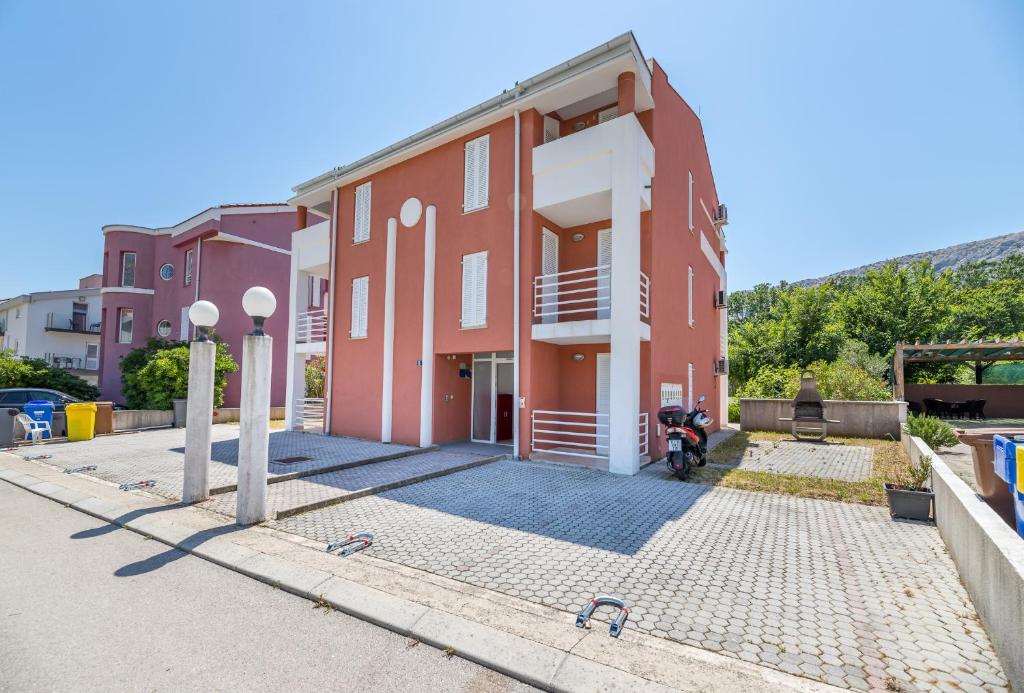 Budynek, w którym mieści się apartament
