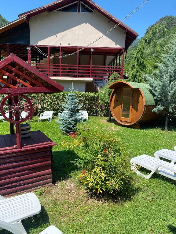 Cazare Parking Lotrișor