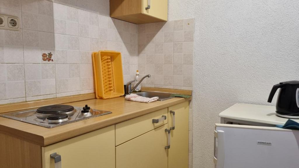 Kuchyň nebo kuchyňský kout v ubytování Apartmani Five