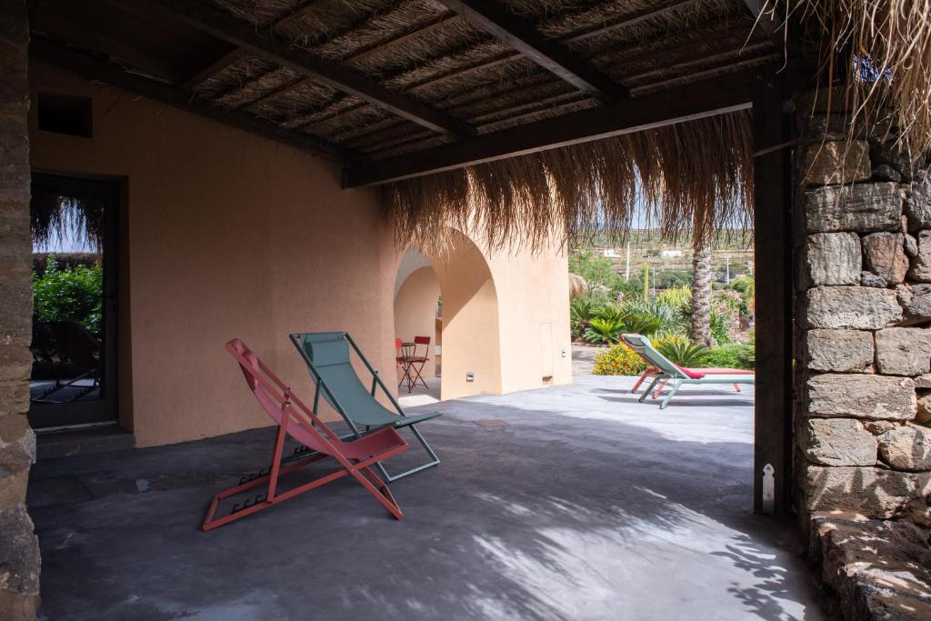 Zdjęcie z galerii obiektu Dammuso Oltremare - Appartamento Cappero w mieście Pantelleria