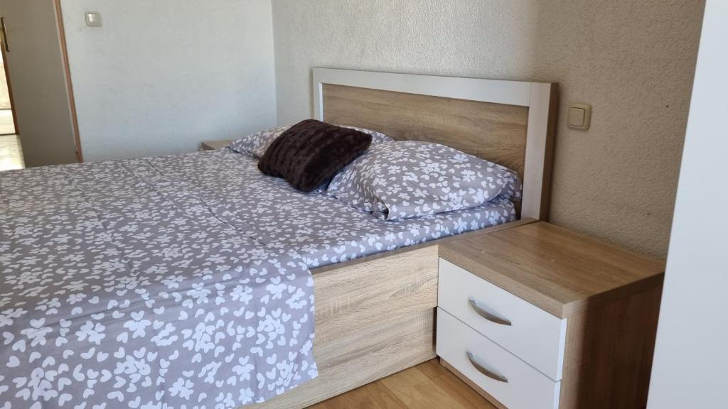 Postel nebo postele na pokoji v ubytování Apartmani Five