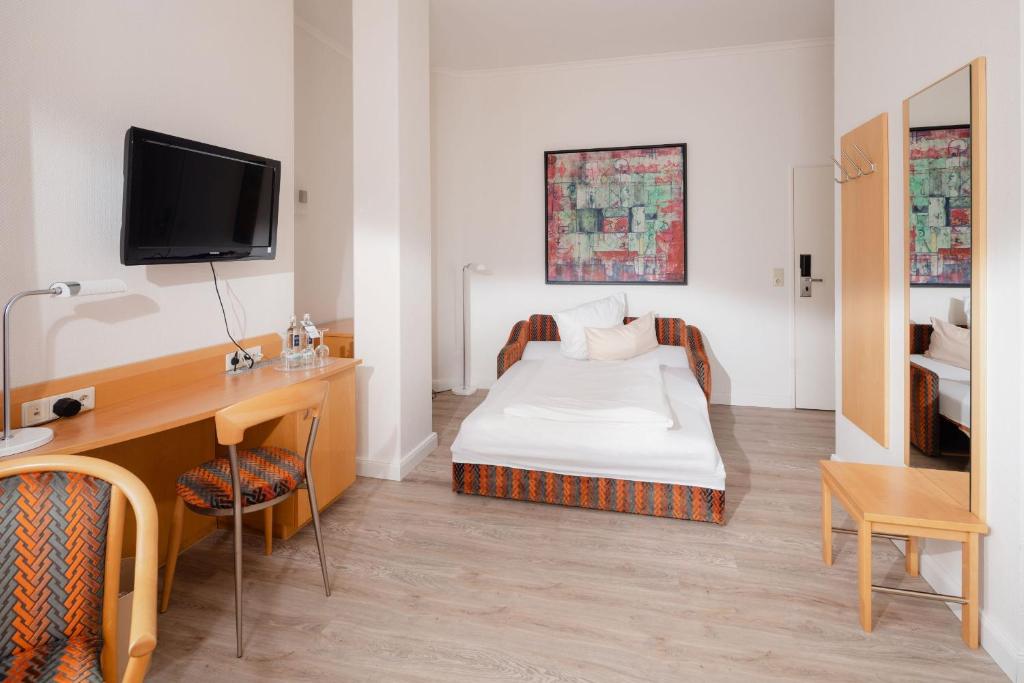 Rúm í herbergi á Hotel Künstlerhaus