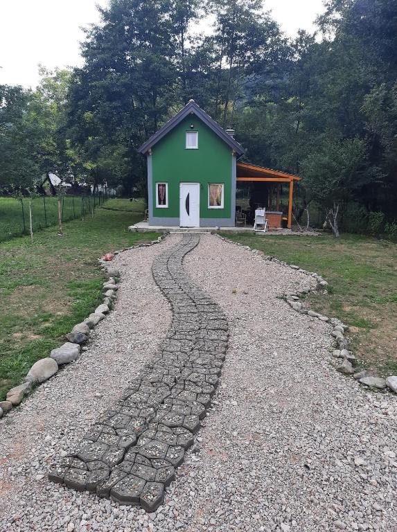 Budova, kde se chata nachází