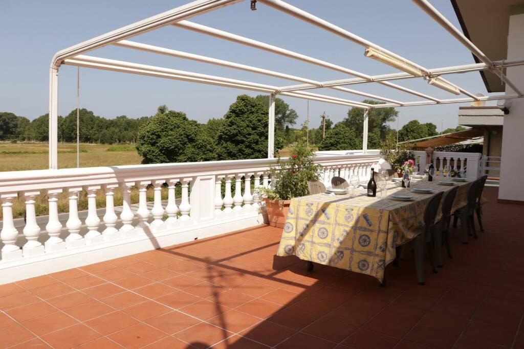 Balkon lub taras w obiekcie La Terrazza sul Parco appartamento con uso piscina