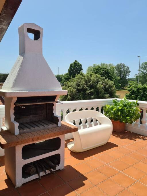 Część wypoczynkowa w obiekcie La Terrazza sul Parco appartamento con uso piscina