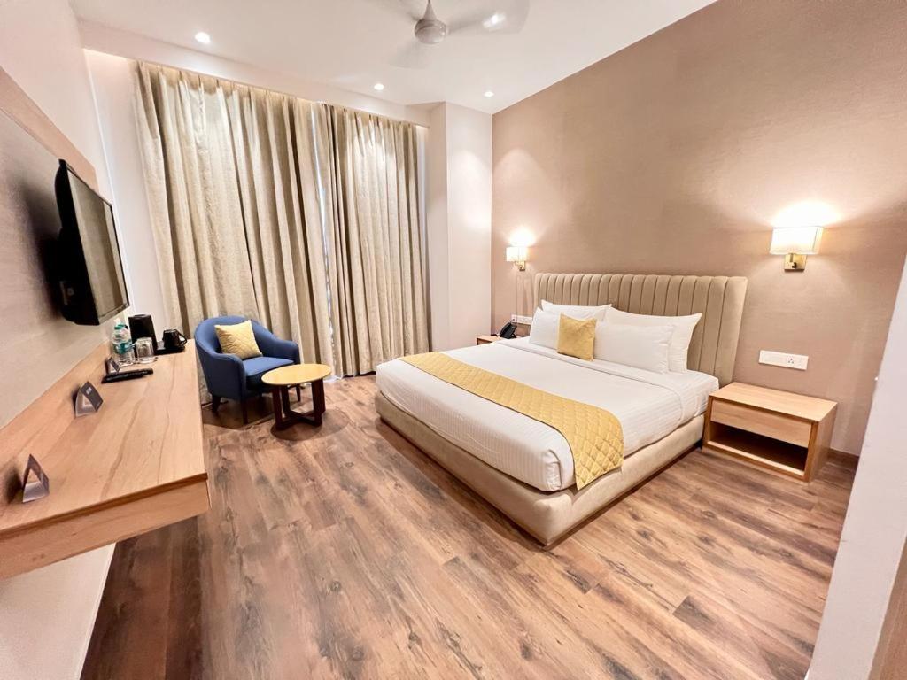 Postel nebo postele na pokoji v ubytování Palasa Hotel