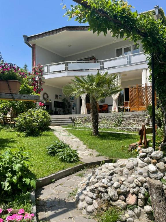 Zahrada ubytování Neli & Zaal Guest House