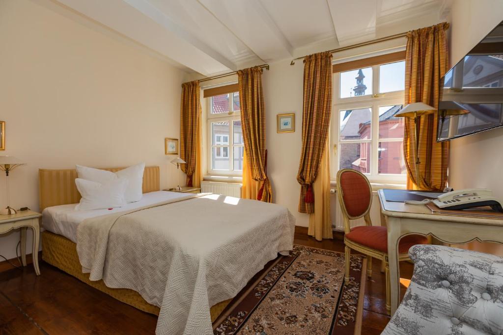 Postel nebo postele na pokoji v ubytování Hotel Zum Bär